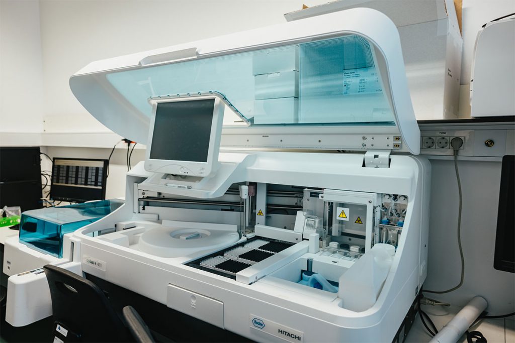 Biochemical analyzer